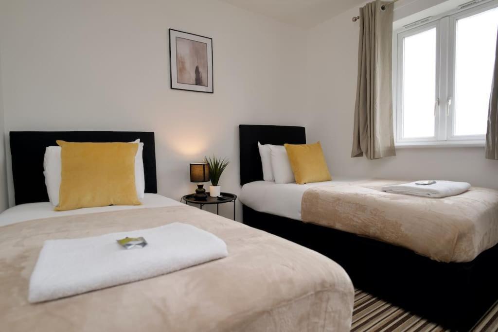 Highley'S Nest - Fully Furnished Gem, Free Private Parking, Sky Tv & Netflix Villa Coventry Exteriör bild