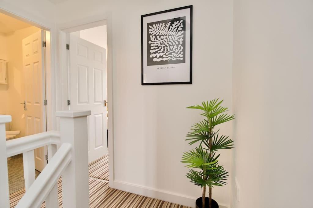 Highley'S Nest - Fully Furnished Gem, Free Private Parking, Sky Tv & Netflix Villa Coventry Exteriör bild